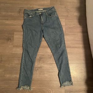 32 Levi High Rise Skinny Jeans